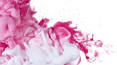 Beyaz ve pembe suda mürekkep