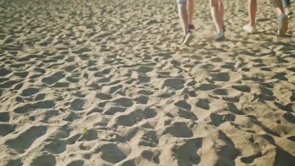 Pés correndo na areia — Vídeo de Stock