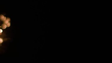 Sihirli parlayan akışı, Sparks karanlıkta