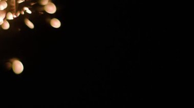 Sihirli parlayan akışı, Sparks karanlıkta