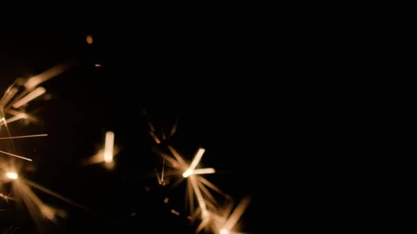 Flux lumineux magique d'étincelles dans l'obscurité — Video