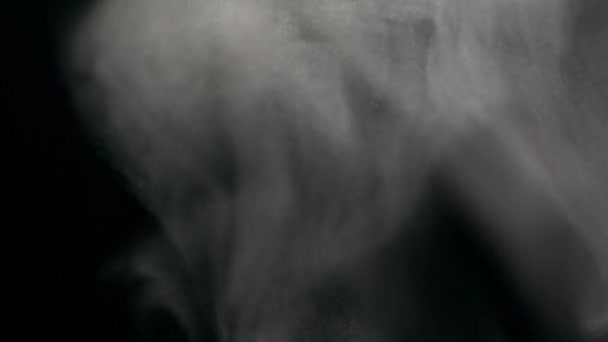 Humo blanco aislado sobre fondo negro — Vídeos de Stock