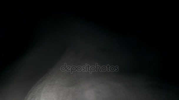 Fumée blanche isolée sur fond noir