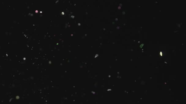 Realistiska Glitter exploderar på svart bakgrund. — Stockvideo