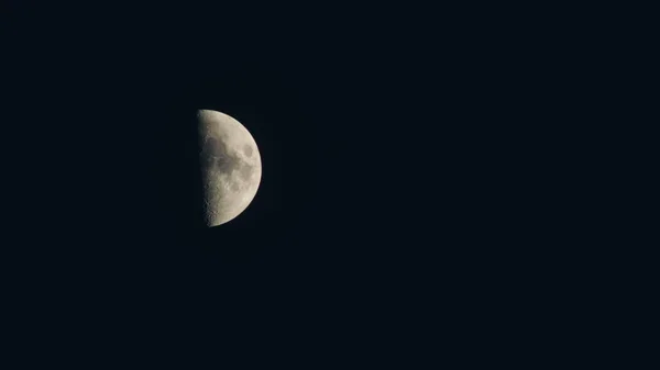 Luna dietro il cielo notturno — Foto Stock