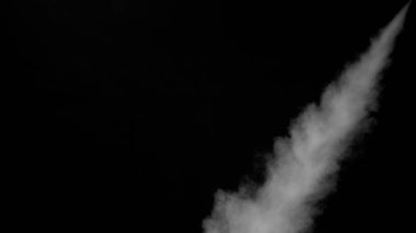 Siyah arka plan üzerine beyaz su buharı