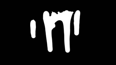 Siyah ekran arka plan üzerinde beyaz mürekkep damlama