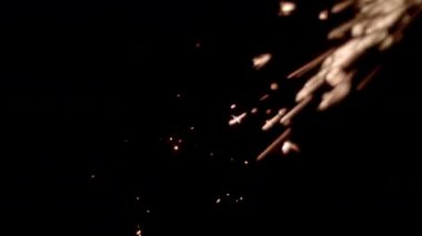 Siyah bir zemin üzerine parlak sarı Sparks