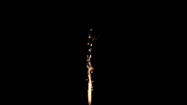 Zářící proud jisker ohňostroj ve tmě — Stock fotografie