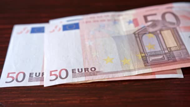 Stos banknotów 50 Euro na stole — Wideo stockowe