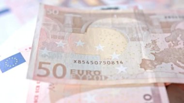 50 Euro banknot bir tabloda yığını