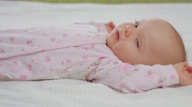 Yukarı uykudan uyanma bebeğim