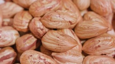 Soyulmuş badem portre