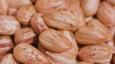 Soyulmuş badem portre