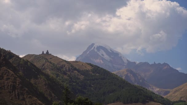 Der blick auf die kaukasusberge georgiens — Stockvideo