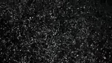 Siyah arka plan üzerine ağır çekim kar,