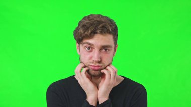 Adam yüz sürpriz gebe tırmalamak sakalını