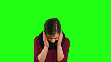 Öfkeli ve ağlayan bir genç bayan