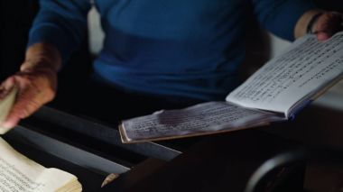 İletken bir orkestra çukuru levha müzik çalışmaları