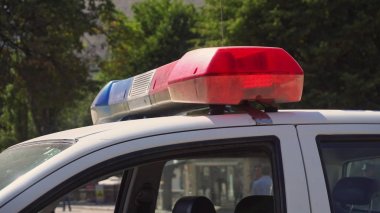 Bir polis arabası çatı monte Lightbar