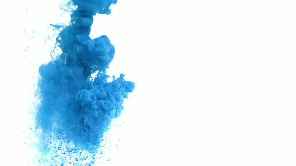 Синій чорнило у воді — стокове фото