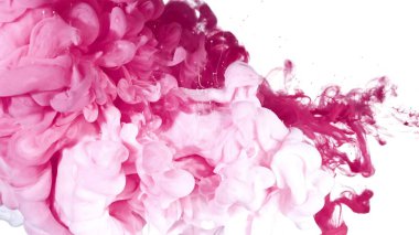 Beyaz ve pembe suda mürekkep