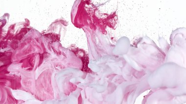 Beyaz ve pembe suda mürekkep