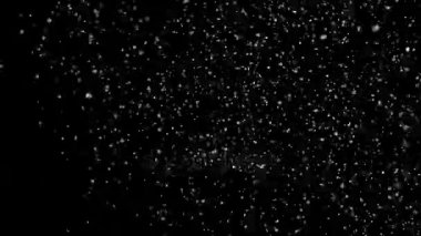 Siyah bir zemin üzerine gerçek yağan kar