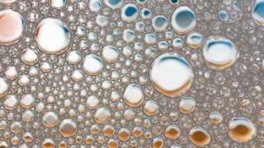 Sabun köpüğü ya da şampuan yıkama.