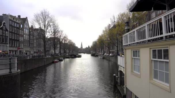 Голландцы прикованы цепями к каналам — стоковое видео