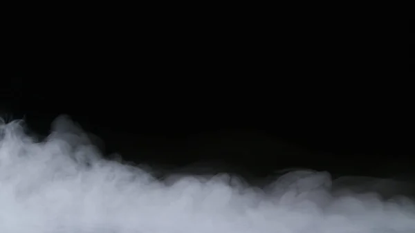 现实的干冰烟雾笼罩着云雾 — 图库照片