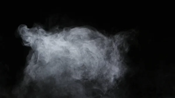 现实的干冰烟雾笼罩着云雾 — 图库照片