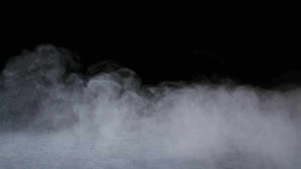 Revêtement réaliste de brouillard de nuages de fumée de glace sèche — Video