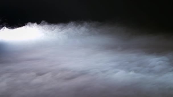 现实的干冰烟雾笼罩着云雾 — 图库视频影像