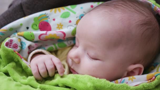 乳母車で眠っている赤ちゃん — ストック動画