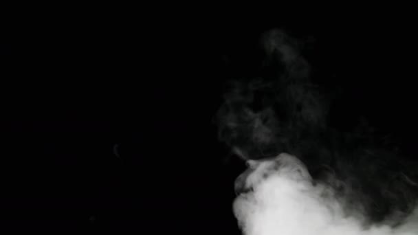 Na białym tle mgły i dymu — Wideo stockowe