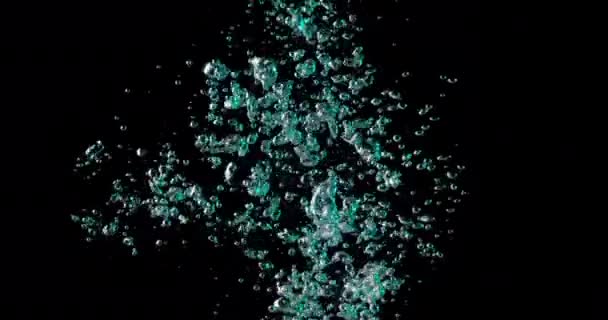 Blaue Blasen ergießen sich von oben — Stockvideo