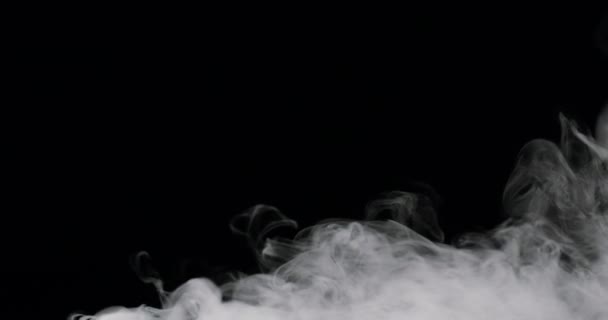 Wispy humo en el suelo — Vídeo de stock