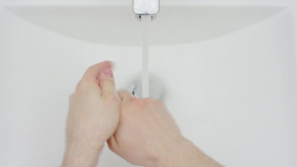 Чоловік Миття рук Крупним планом — стокове відео