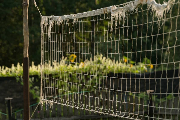 An old volleyball net on a country plot — Stock Photo, Image