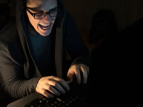Hacker met laptop Stock Photos, Royalty Free Hacker met laptop Images ...