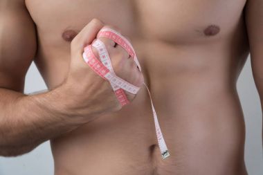 Fazla kilo ile adam mücadeleleri. Metre bir yumruk üzerinde yara