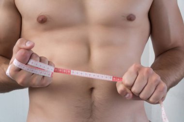 Fazla kilo ile adam mücadeleleri. Metre bir yumruk üzerinde yara