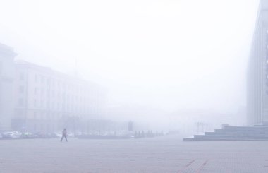 Sabah sis Merkezi şehir meydanında.