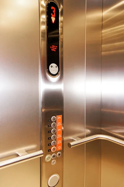 Primer plano de los botones del panel del elevador de acero inoxidable . — Foto de Stock