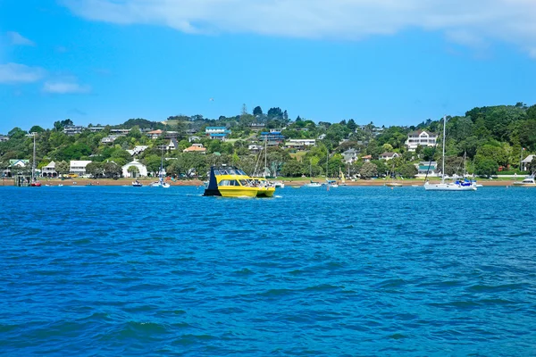 Widok z łodzi w porcie w Russell, Nowa Zelandia — Zdjęcie stockowe