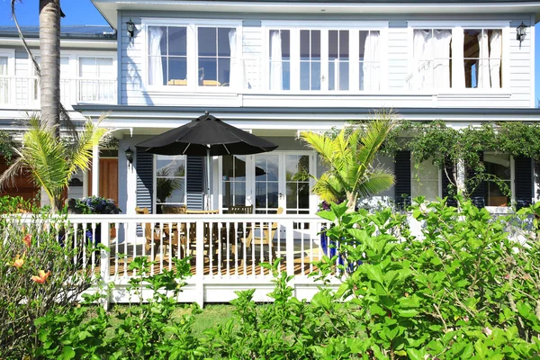 Summer house in front of garden, Russel town, North island of Ne — Stock Photo, Image