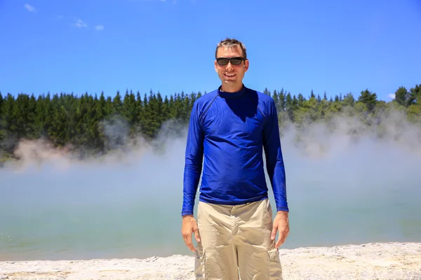 Young happy man in blue shirt.  Wai-O-Tapu thermal area, NZ — Stock Photo, Image