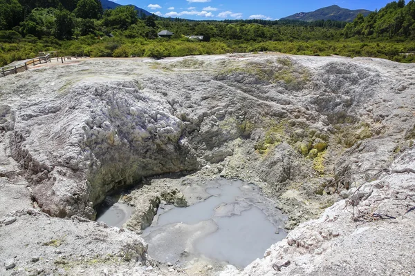 Cratera em Wai-O-Tapu Thermal Wonderland em Rotorua, Nova Zelândia — Fotografia de Stock