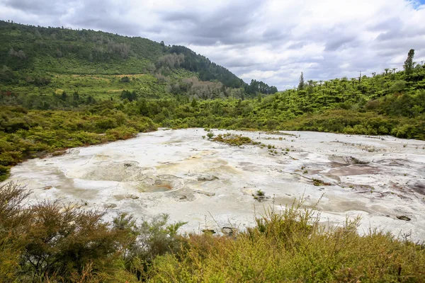 Orakei Korako valle geotérmico cerca de Taupo en Nueva Zelanda — Foto de Stock